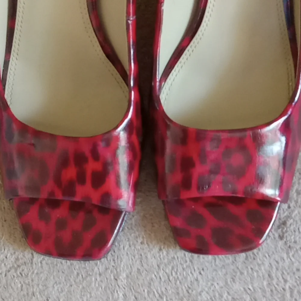 TAHARI | Red Black Patent Heel - Picture 8 of 10